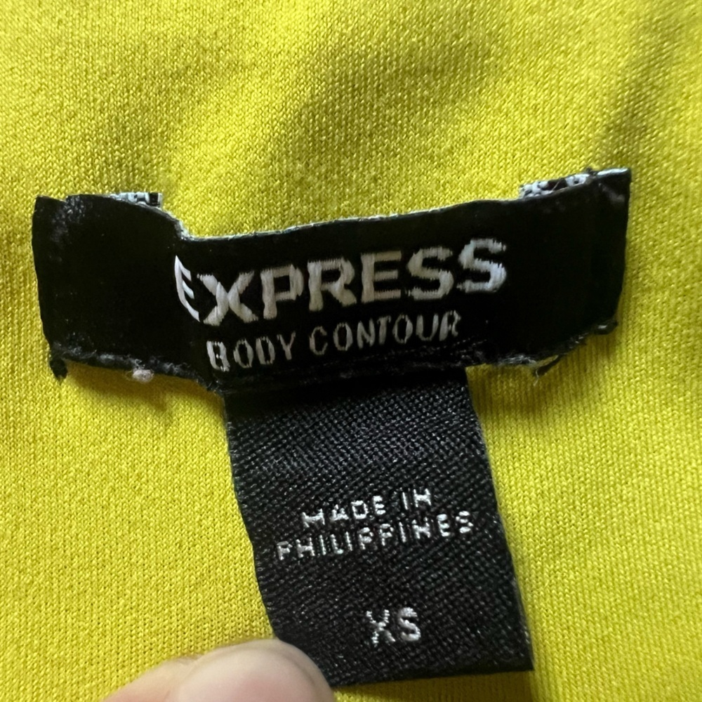 Express Body Contour Scoop Neck Bodysuit in Lemon Lime. Size XS - Picture 9 of 13